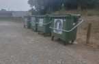 Colocação no Monte dos Porridos suportes para os contentores de resíduos